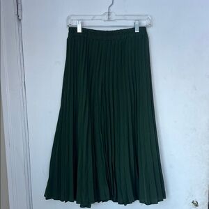 Elegant Green Pleated Skirt